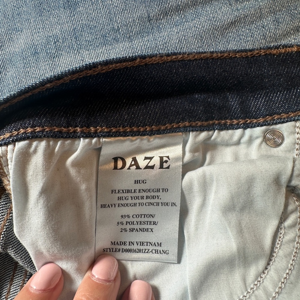 Daze Shy Girl High Rise Crop Flare Jeans - raw hem - size 29 - Picture 8 of 11